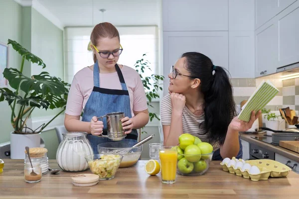 1_ NOURISHING NEURODIVERSITY (Explore Simple, Nourishing Foods & Lifestyle Habits that Support Calm & Comfort)